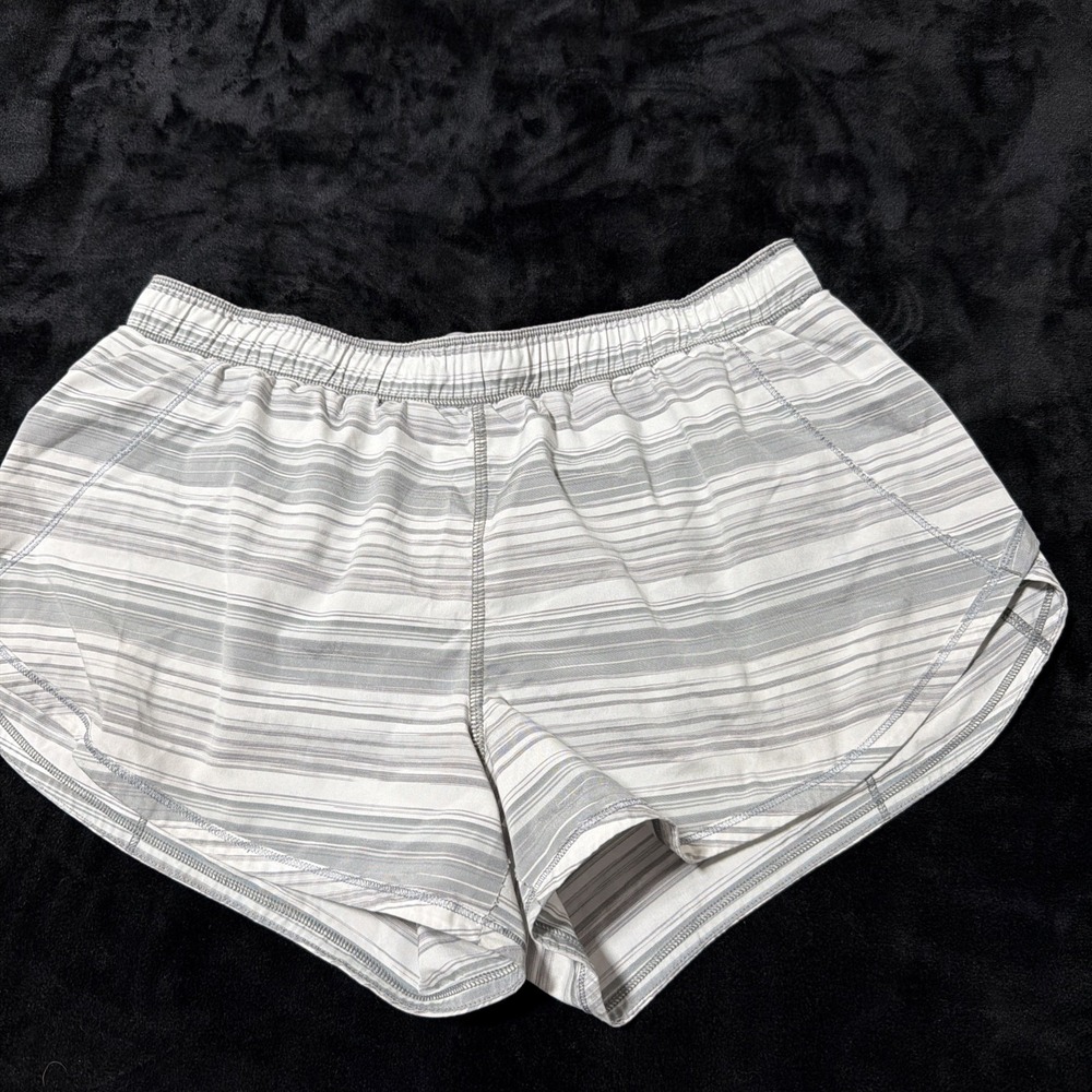 Lululemon Run: Roll Down Short In Twisted Stripe Fossil Women's Size 8 Gray